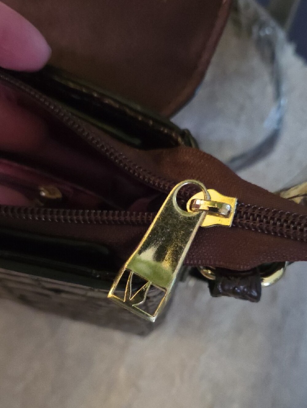 Classic Croc-Embossed Crossbody Bag ❤️ - Picture 6 of 8